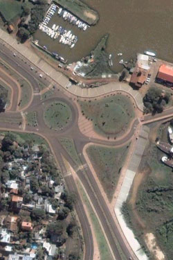 La Costanera Monseñor Kemerer es la avenida que bordea al río Paraná en la ciudad de Posadas, en la Argentina. Es una de las zonas más pintorescas de la ciudad, y en ella se realiza la Estudiantina más famosa de toda la provincia de Misiones. La avenida está dividida en tres tramos, que se fueron inaugurando en etapas, la primera de todas fue en el año 1999.